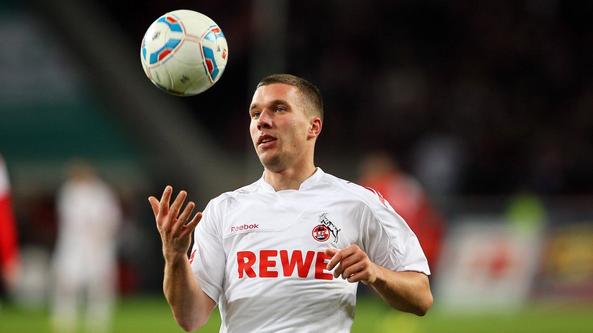 C罗场上低调却助攻三次立下大功，c罗 助攻